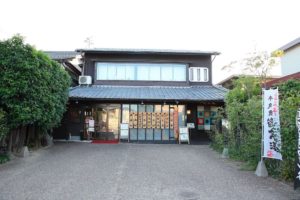 【滋賀県】牛肉商「徳志満」近江牛すきやき・しゃぶしゃぶ用１ｋｇ（カタ肉）_03